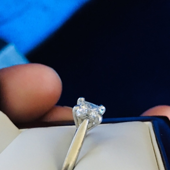 Princess cut Diamond solitaire engagement ring - Picture 5 of 7